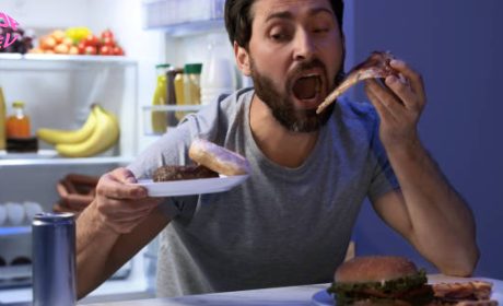 Những Thói Quen Ăn Uống Có Thể Làm Giảm Sinh Lý Nam Mà Ít Ai Để Ý